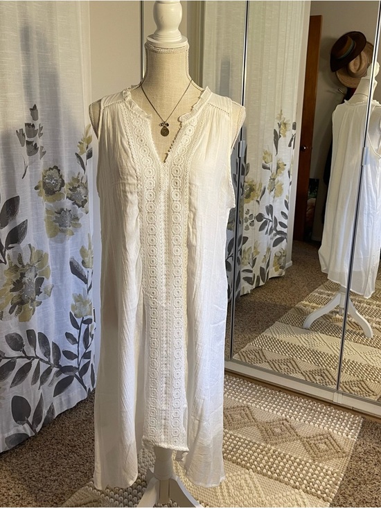 indigo Rose Dresses & Skirts - Sleeveless Ivory Midi Dress with Lace Trim